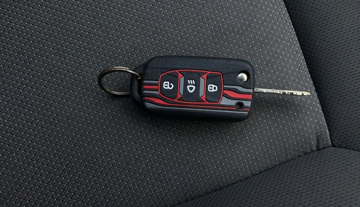 2017 Tata Tiago XT PETROL, Petrol, Manual, 44,579 km, Key Close Up