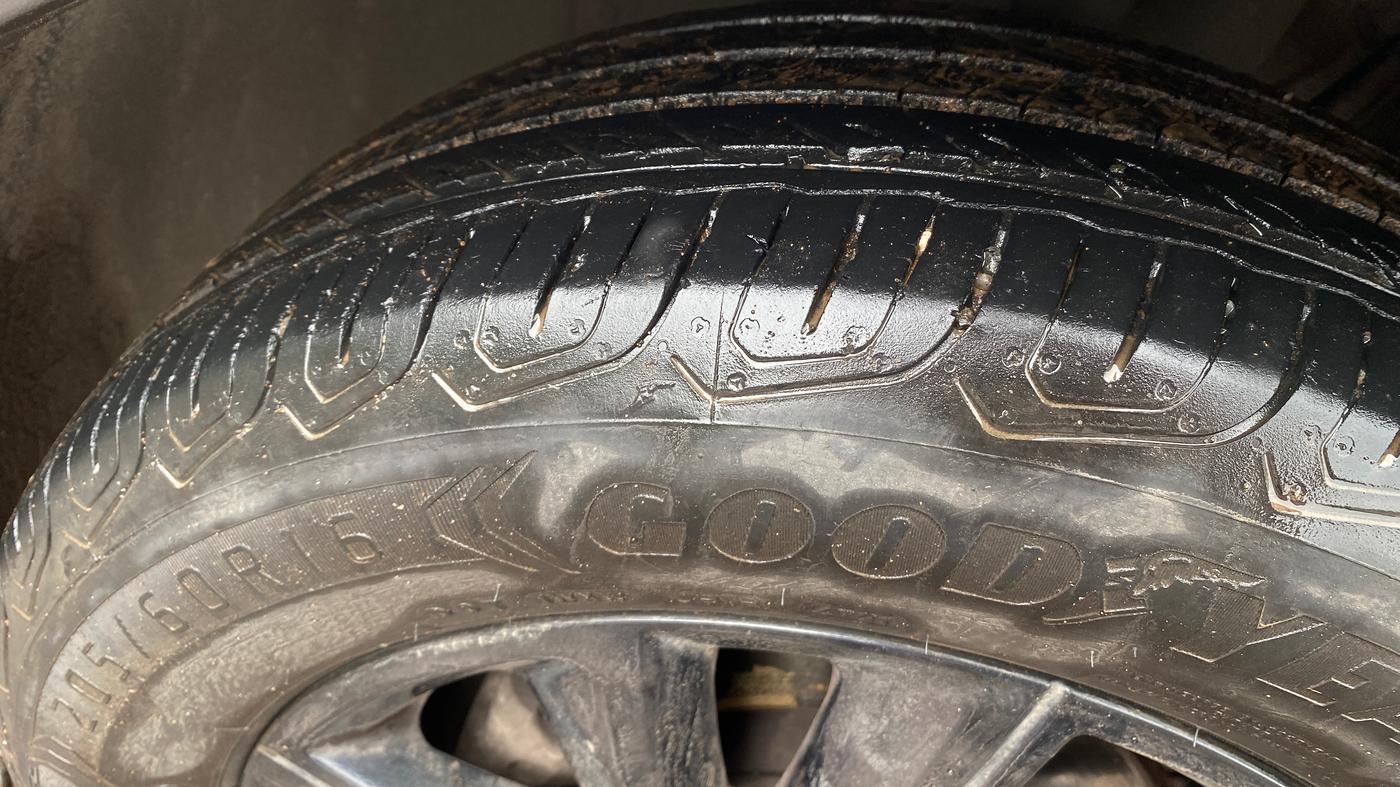 2022 Volkswagen TAIGUN HIGHLINE 1.0 TSI AT, Petrol, Automatic, 37,708 km, Left Front Tyre Tread