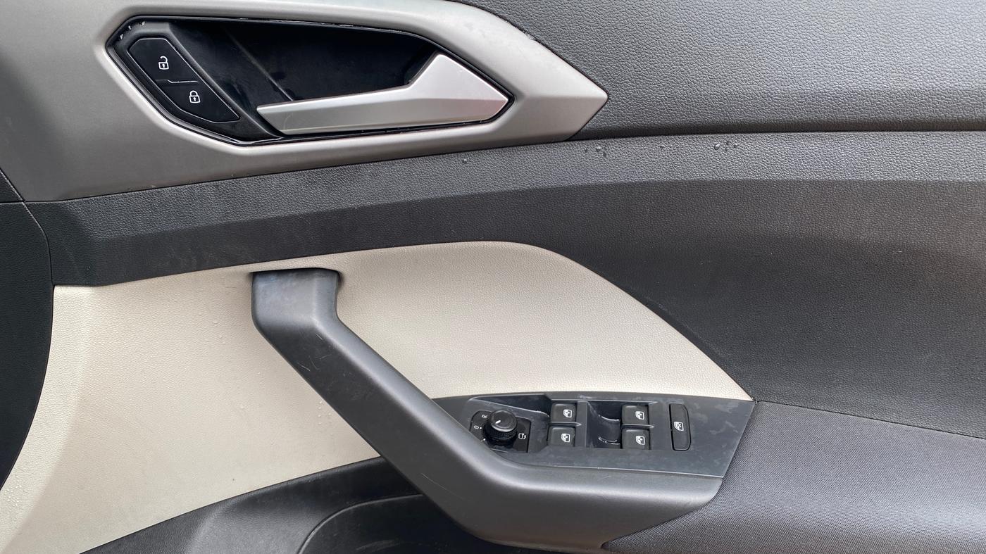 2022 Volkswagen TAIGUN HIGHLINE 1.0 TSI AT, Petrol, Automatic, 37,708 km, Driver Side Door Panels Control
