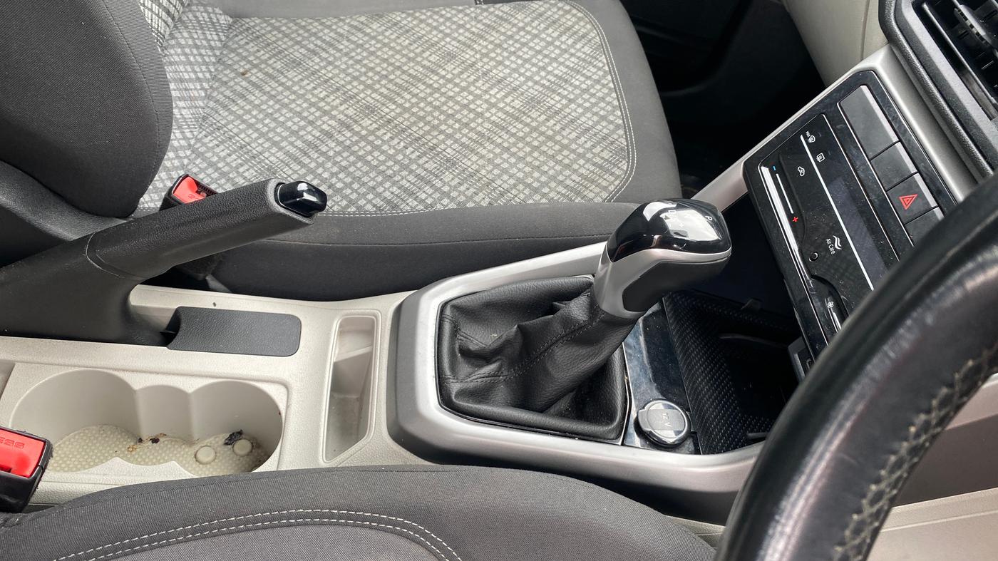 2022 Volkswagen TAIGUN HIGHLINE 1.0 TSI AT, Petrol, Automatic, 37,708 km, Gear Lever
