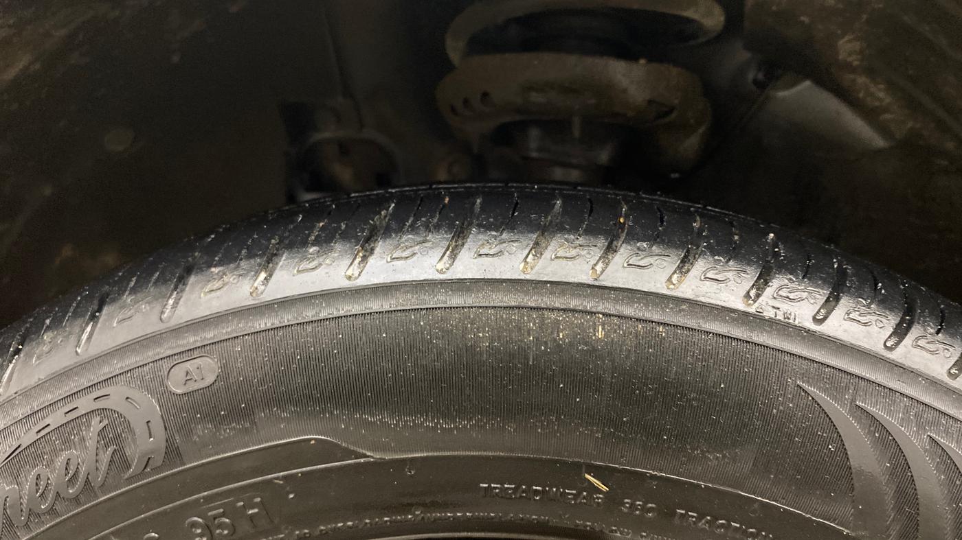2023 Hyundai VENUE S (O) 1.0 Turbo Petrol DCT, Petrol, Automatic, 20,142 km, Left Front Tyre Tread
