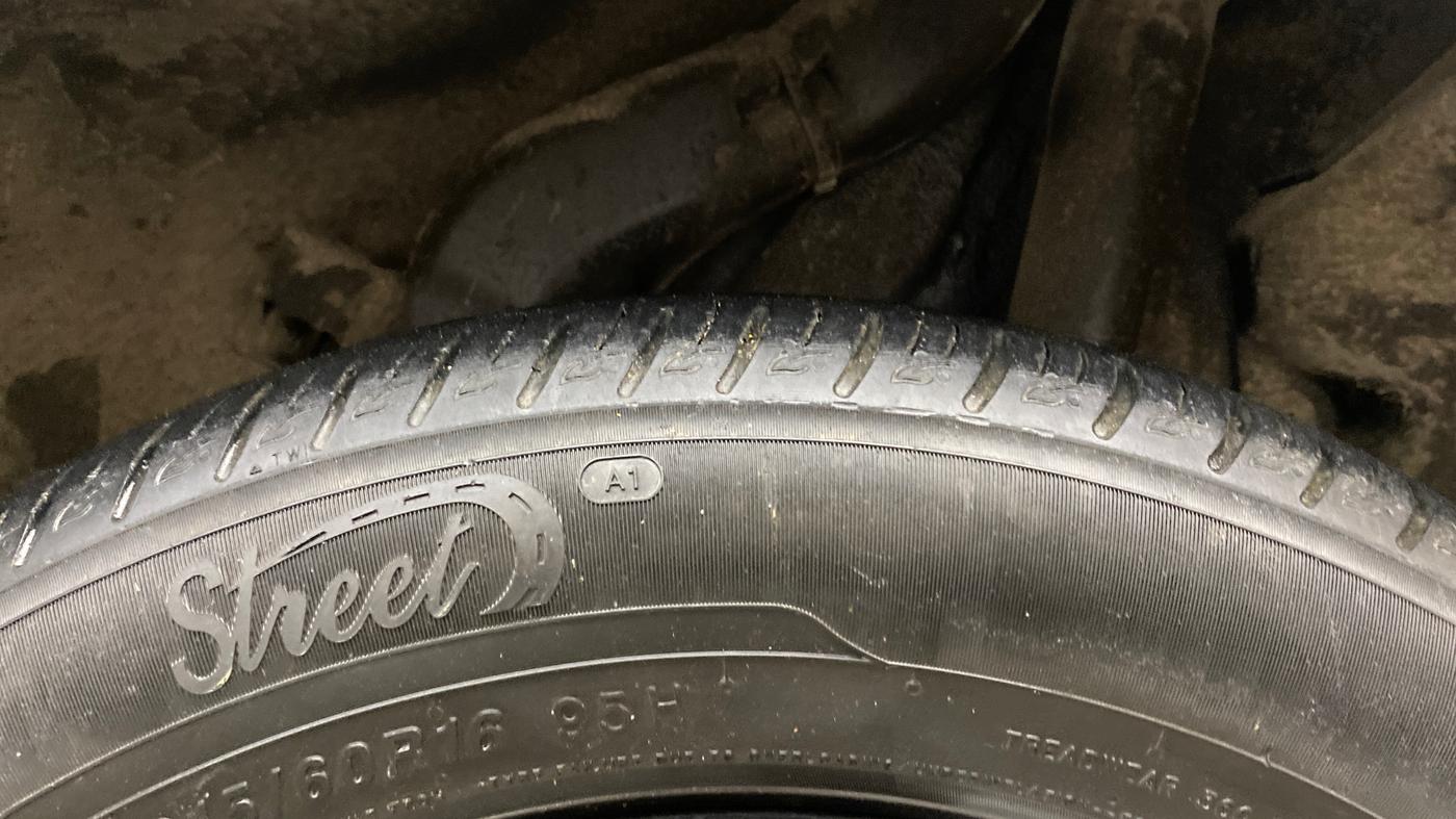 2023 Hyundai VENUE S (O) 1.0 Turbo Petrol DCT, Petrol, Automatic, 20,142 km, Left Rear Tyre Tread