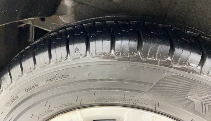 2013 Hyundai i10 MAGNA 1.1, Petrol, Manual, 42,193 km, Right Rear Tyre Tread