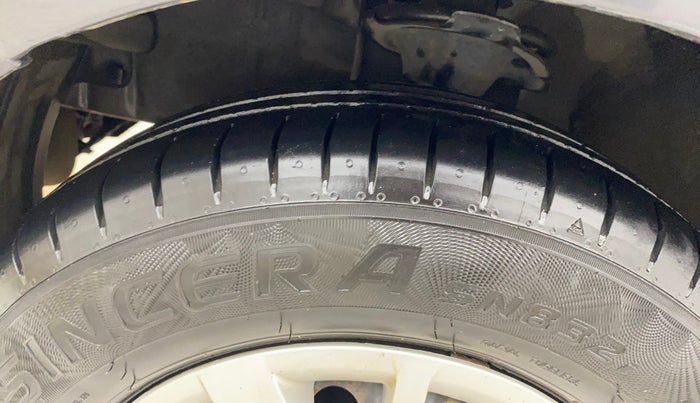 2013 Hyundai i10 MAGNA 1.1, Petrol, Manual, 42,193 km, Left Front Tyre Tread