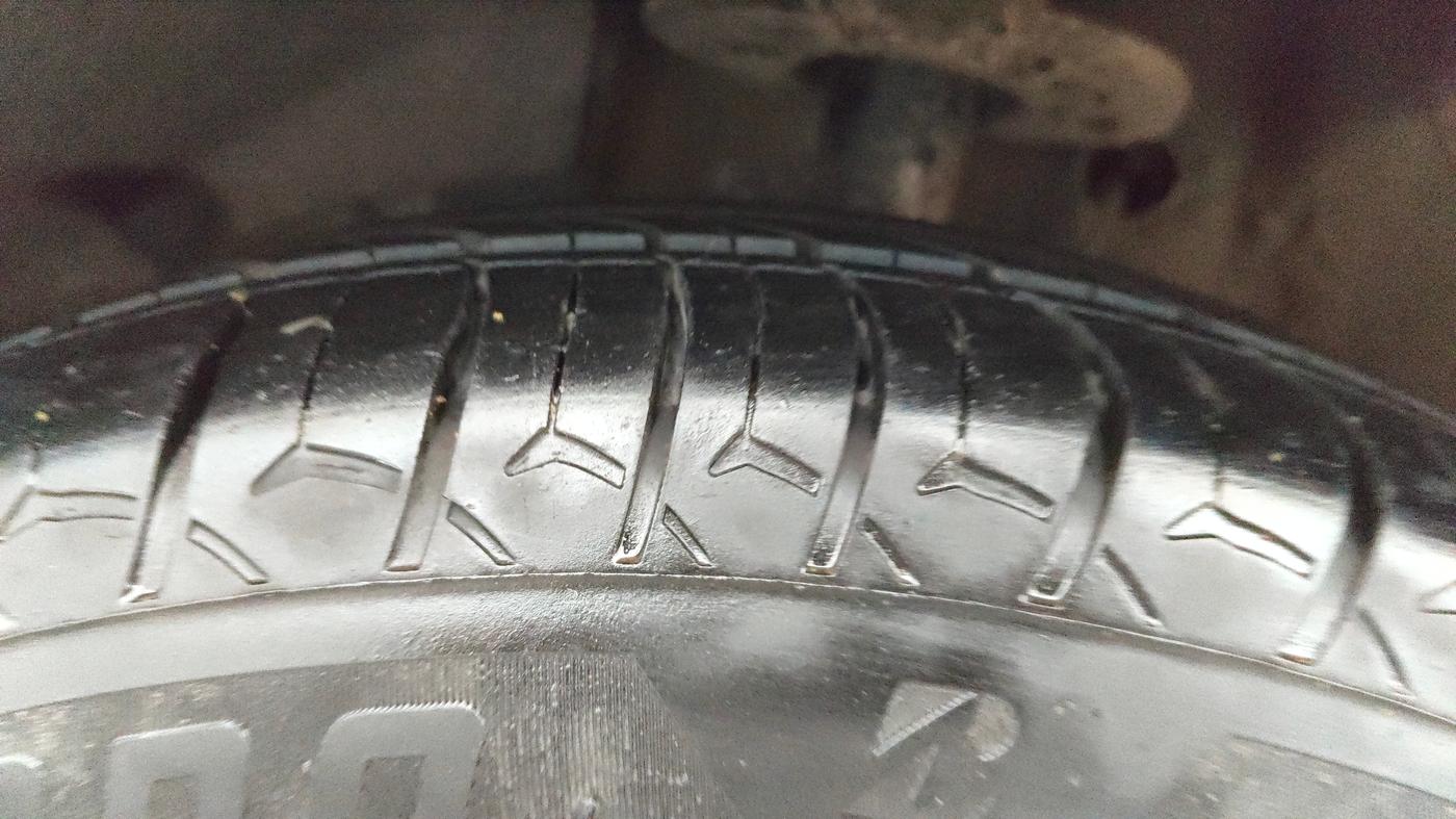 2018 Maruti Swift ZXI AMT, Petrol, Automatic, 67,305 km, Left Front Tyre Tread