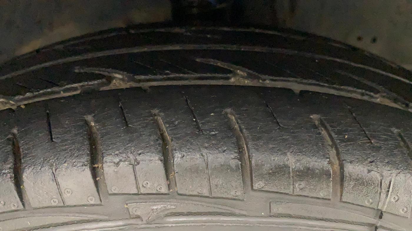 2012 Hyundai Eon D-LITE+, Petrol, Manual, 23,440 km, Right Front Tyre Tread