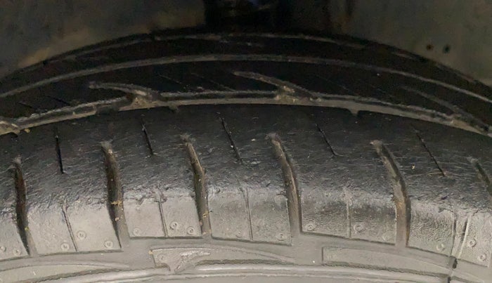 2012 Hyundai Eon D-LITE+, Petrol, Manual, 23,440 km, Right Front Tyre Tread