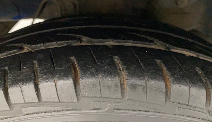 2012 Hyundai Eon D-LITE+, Petrol, Manual, 23,440 km, Right Rear Tyre Tread