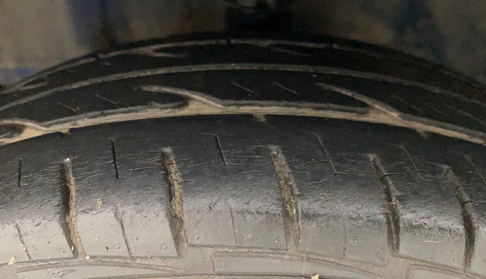 2012 Hyundai Eon D-LITE+, Petrol, Manual, 23,440 km, Left Front Tyre Tread