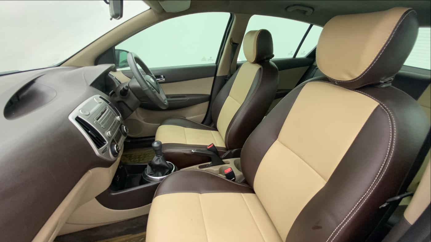 2011 Hyundai i20 SPORTZ 1.2 O, Petrol, Manual, 83,955 km, Right Side Front Door Cabin