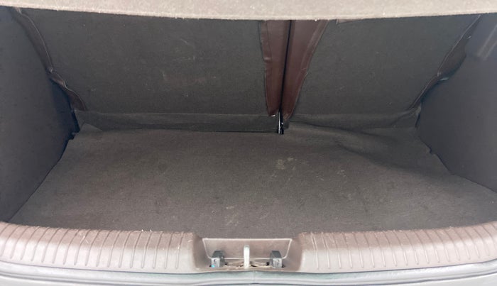 2011 Hyundai i20 SPORTZ 1.2 O, Petrol, Manual, 83,955 km, Boot Inside