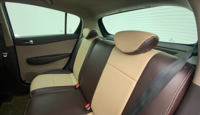 2011 Hyundai i20 SPORTZ 1.2 O, Petrol, Manual, 83,955 km, Right Side Rear Door Cabin