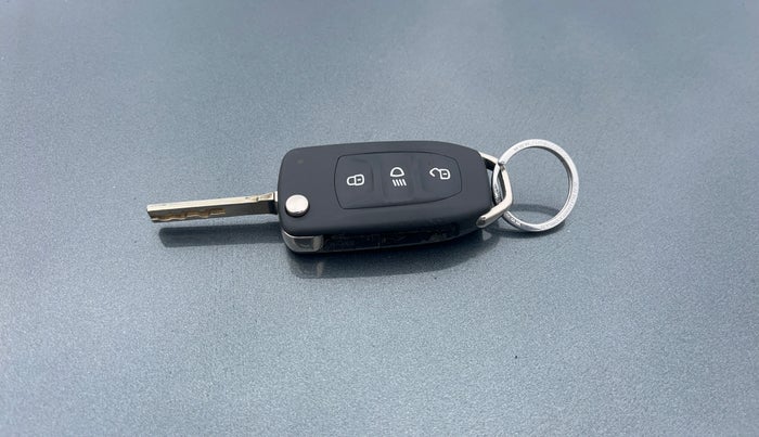 2023 Tata PUNCH ADVENTURE RHYTHM PACK AMT, Petrol, Automatic, 12,658 km, Key Close Up