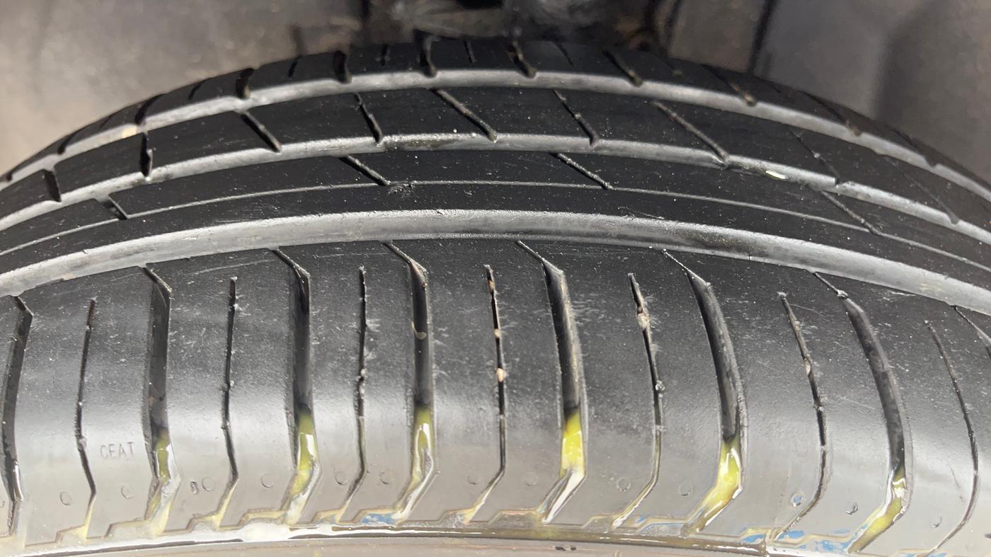 2023 Tata PUNCH ADVENTURE RHYTHM PACK AMT, Petrol, Automatic, 12,658 km, Left Front Tyre Tread
