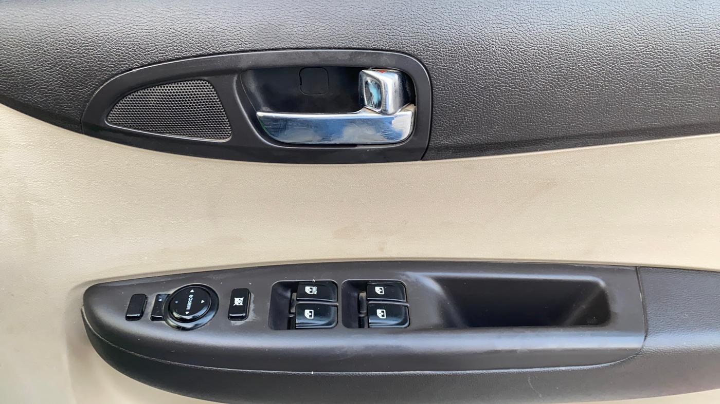 2014 Hyundai Elite i20 ASTA 1.2, Petrol, Manual, 41,874 km, Driver Side Door Panels Control