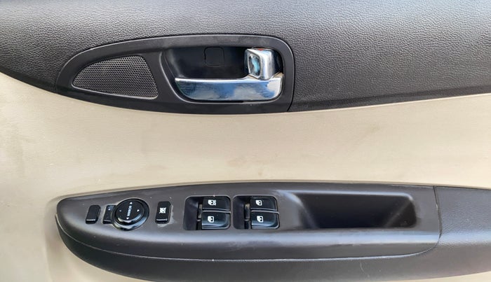 2014 Hyundai Elite i20 ASTA 1.2, Petrol, Manual, 41,858 km, Driver Side Door Panels Control