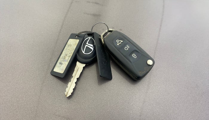 2016 Tata Tiago XZ PETROL, Petrol, Manual, 74,675 km, Key Close Up