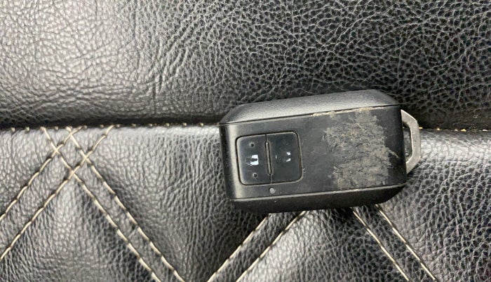 2020 Maruti Baleno ZETA PETROL 1.2, Petrol, Manual, 1,15,348 km, Key Close Up