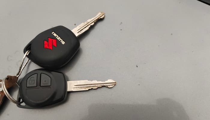 2013 Maruti Swift VXI, Petrol, Manual, 85,363 km, Key Close Up