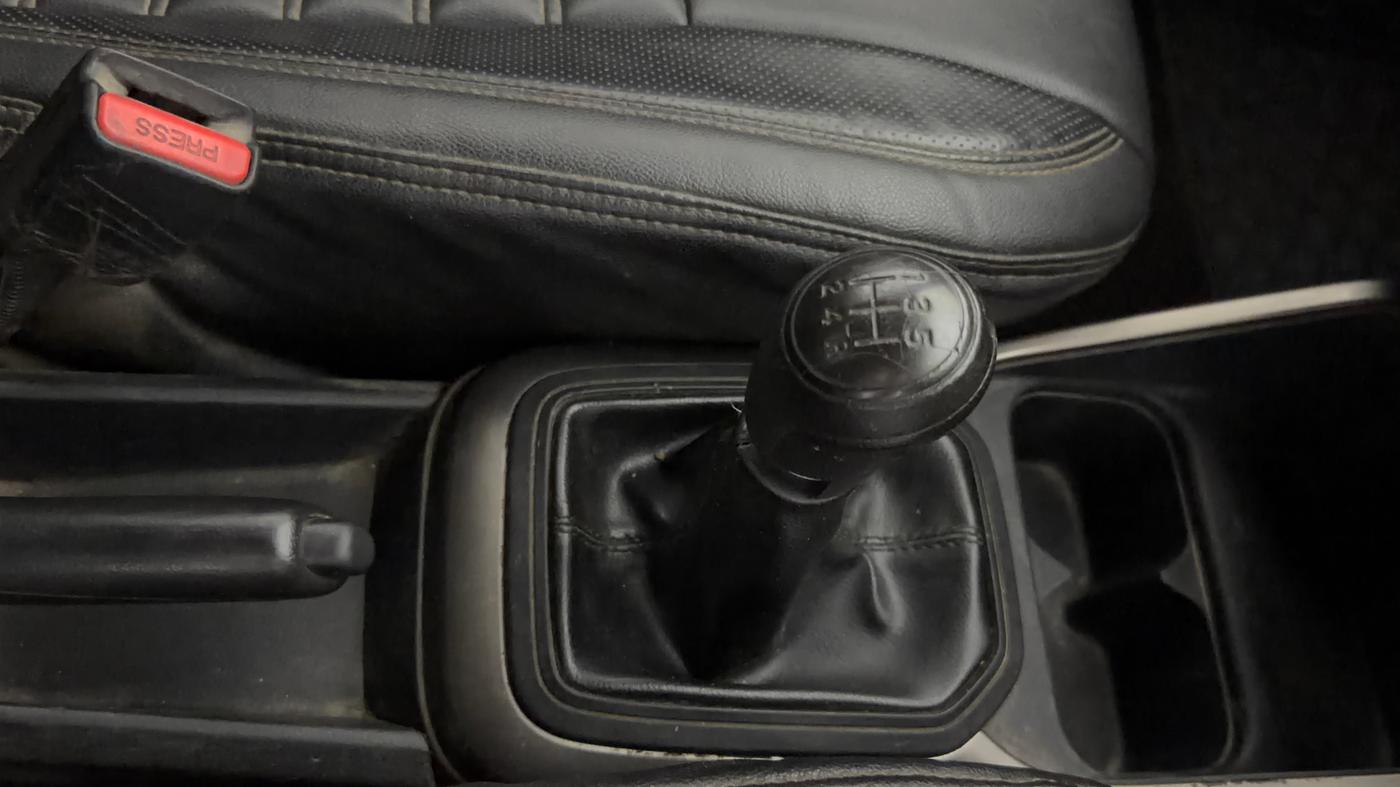 2019 Maruti IGNIS SIGMA 1.2, CNG, Manual, 71,121 km, Gear Lever