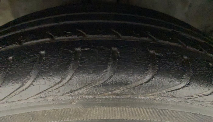 2013 Hyundai i20 MAGNA 1.2, Petrol, Manual, 29,598 km, Left Front Tyre Tread