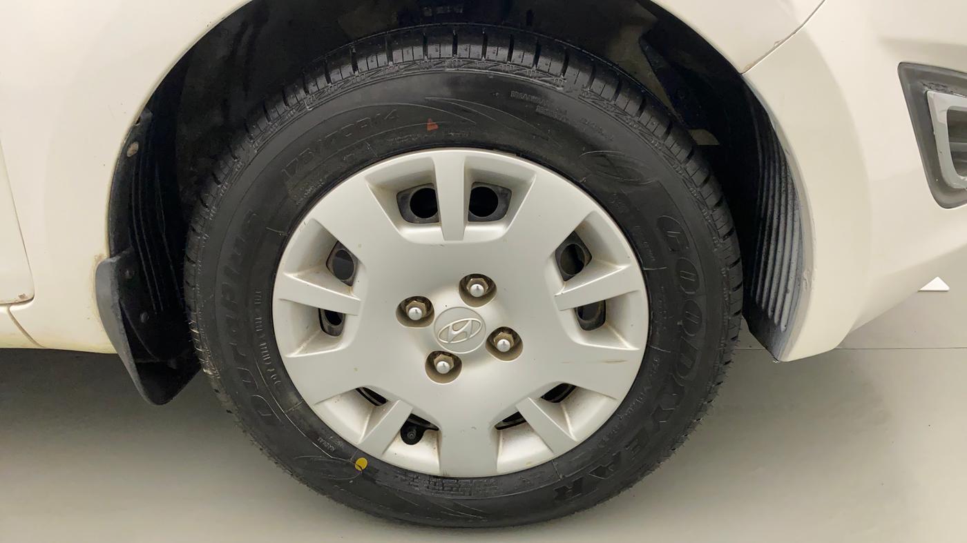 2013 Hyundai i20 MAGNA 1.2, Petrol, Manual, 29,598 km, Right Front Wheel
