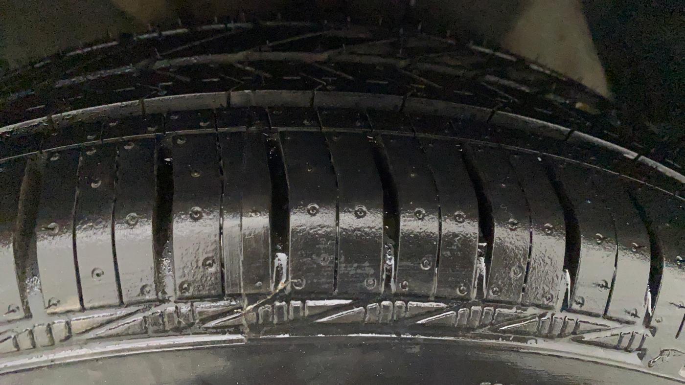 2013 Hyundai i20 MAGNA 1.2, Petrol, Manual, 29,598 km, Right Front Tyre Tread