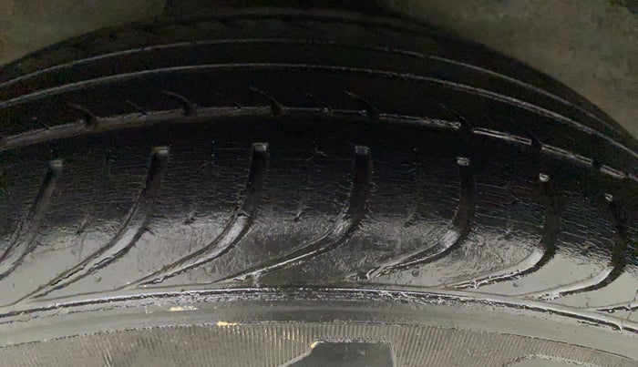2013 Hyundai i20 MAGNA 1.2, Petrol, Manual, 29,598 km, Right Rear Tyre Tread