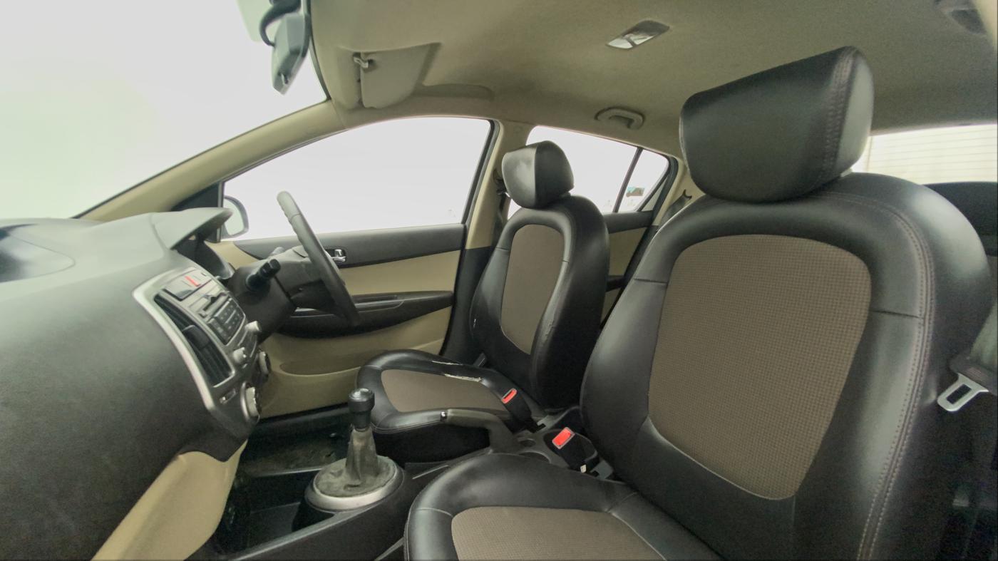 2013 Hyundai i20 MAGNA 1.2, Petrol, Manual, 29,598 km, Right Side Front Door Cabin