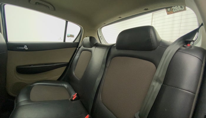 2013 Hyundai i20 MAGNA 1.2, Petrol, Manual, 29,598 km, Right Side Rear Door Cabin