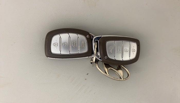 2020 Hyundai VENUE SX PLUS 1.0 TURBO DCT, Petrol, Automatic, 59,409 km, Key Close Up
