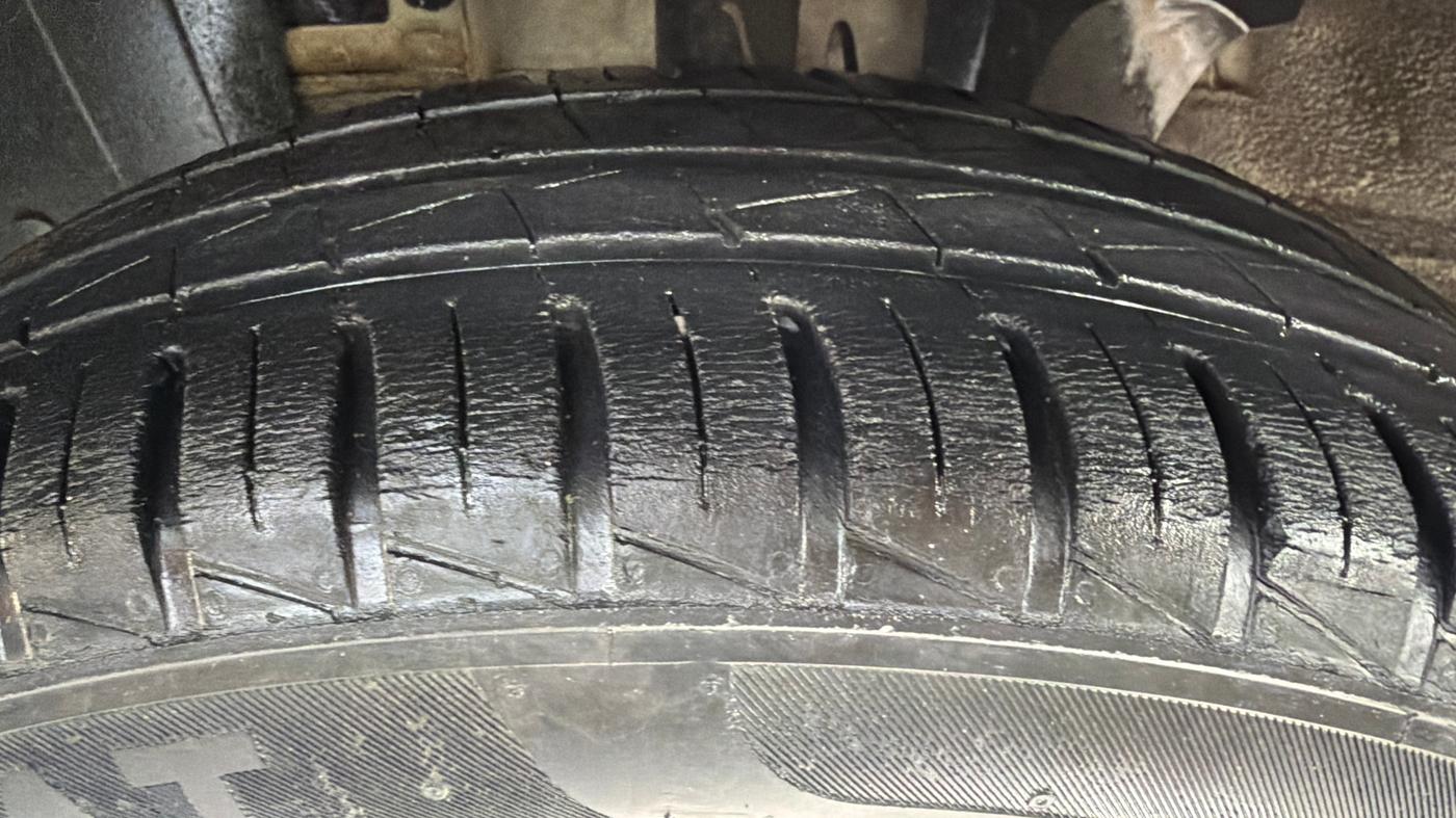 2021 Renault Kwid STD, Petrol, Manual, 21,215 km, Left Front Tyre Tread