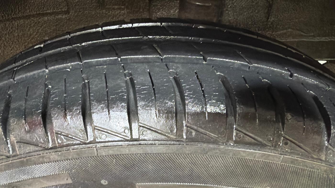 2021 Renault Kwid STD, Petrol, Manual, 21,215 km, Left Rear Tyre Tread
