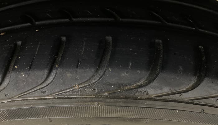 2014 Chevrolet Beat LT PETROL, Petrol, Manual, 44,963 km, Left Rear Tyre Tread