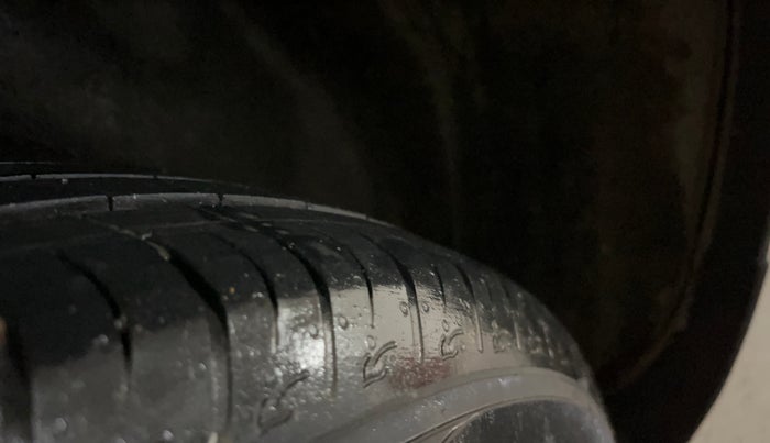 2022 Maruti BREZZA ZXI + SMART HYBRID DUAL TONE, Petrol, Manual, 50,627 km, Right Rear Tyre Tread