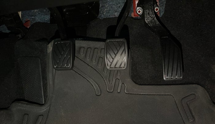 2022 Maruti BREZZA ZXI + SMART HYBRID DUAL TONE, Petrol, Manual, 50,627 km, Pedals