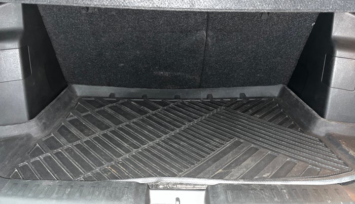 2022 Maruti BREZZA ZXI + SMART HYBRID DUAL TONE, Petrol, Manual, 50,627 km, Boot Inside