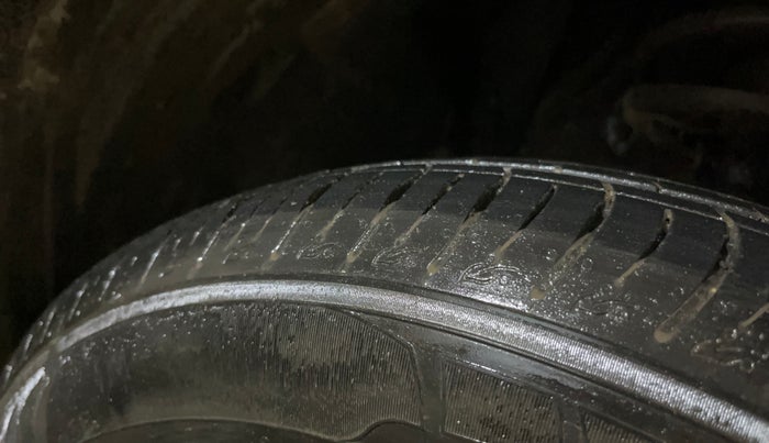 2022 Maruti BREZZA ZXI + SMART HYBRID DUAL TONE, Petrol, Manual, 50,627 km, Right Front Tyre Tread