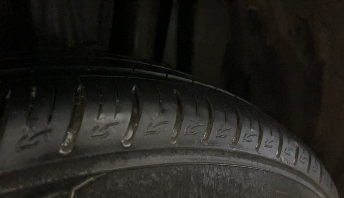 2022 Maruti BREZZA ZXI + SMART HYBRID DUAL TONE, Petrol, Manual, 50,627 km, Left Rear Tyre Tread