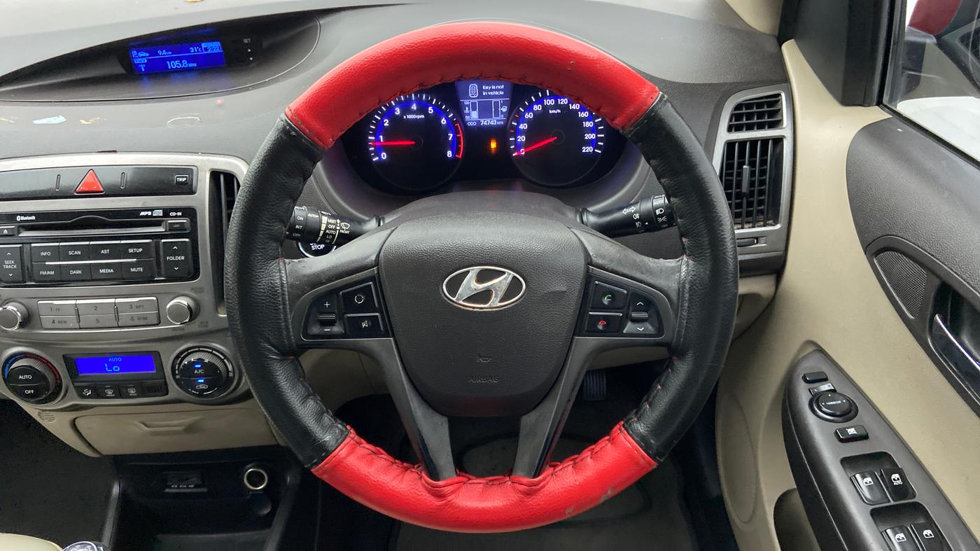 2013 Hyundai i20 ASTA 1.2, Petrol, Manual, 74,390 km, Steering Wheel Close Up