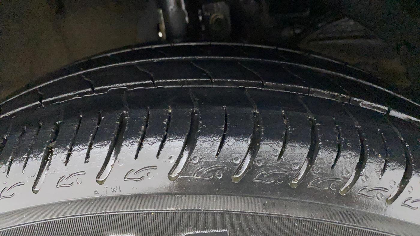 2021 Maruti Baleno DELTA PETROL 1.2, Petrol, Manual, 33,850 km, Right Front Tyre Tread