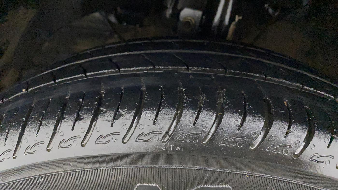 2021 Maruti Baleno DELTA PETROL 1.2, Petrol, Manual, 33,850 km, Left Front Tyre Tread