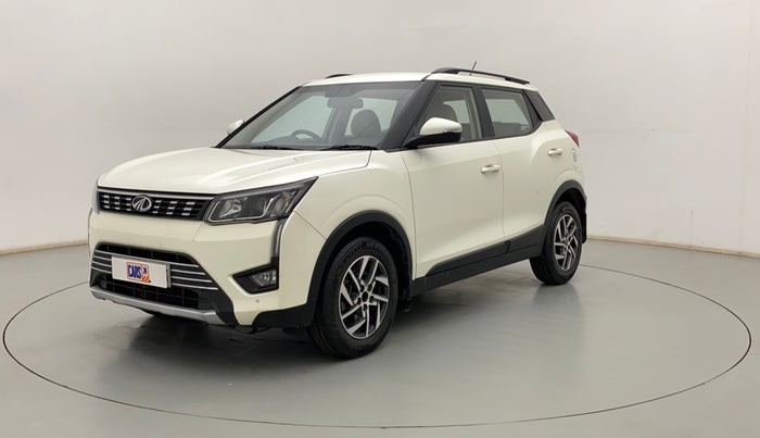 2022 Mahindra XUV300 W8 (O) 1.2 PETROL, Petrol, Manual, 36,250 km, Left Front Diagonal