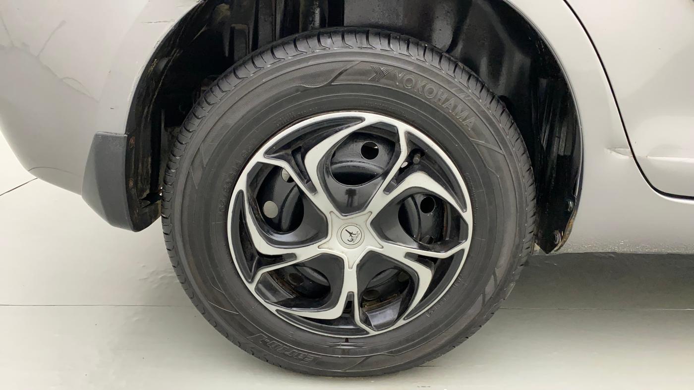 2014 Maruti Swift Dzire LXI, Petrol, Manual, 46,519 km, Right Rear Wheel
