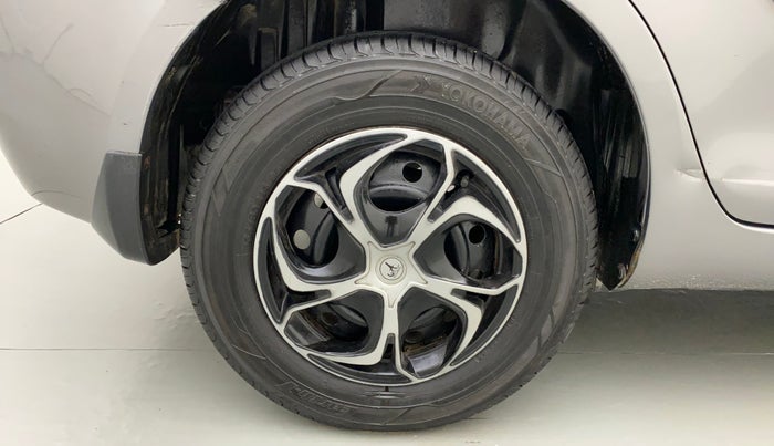 2014 Maruti Swift Dzire LXI, Petrol, Manual, 46,519 km, Right Rear Wheel