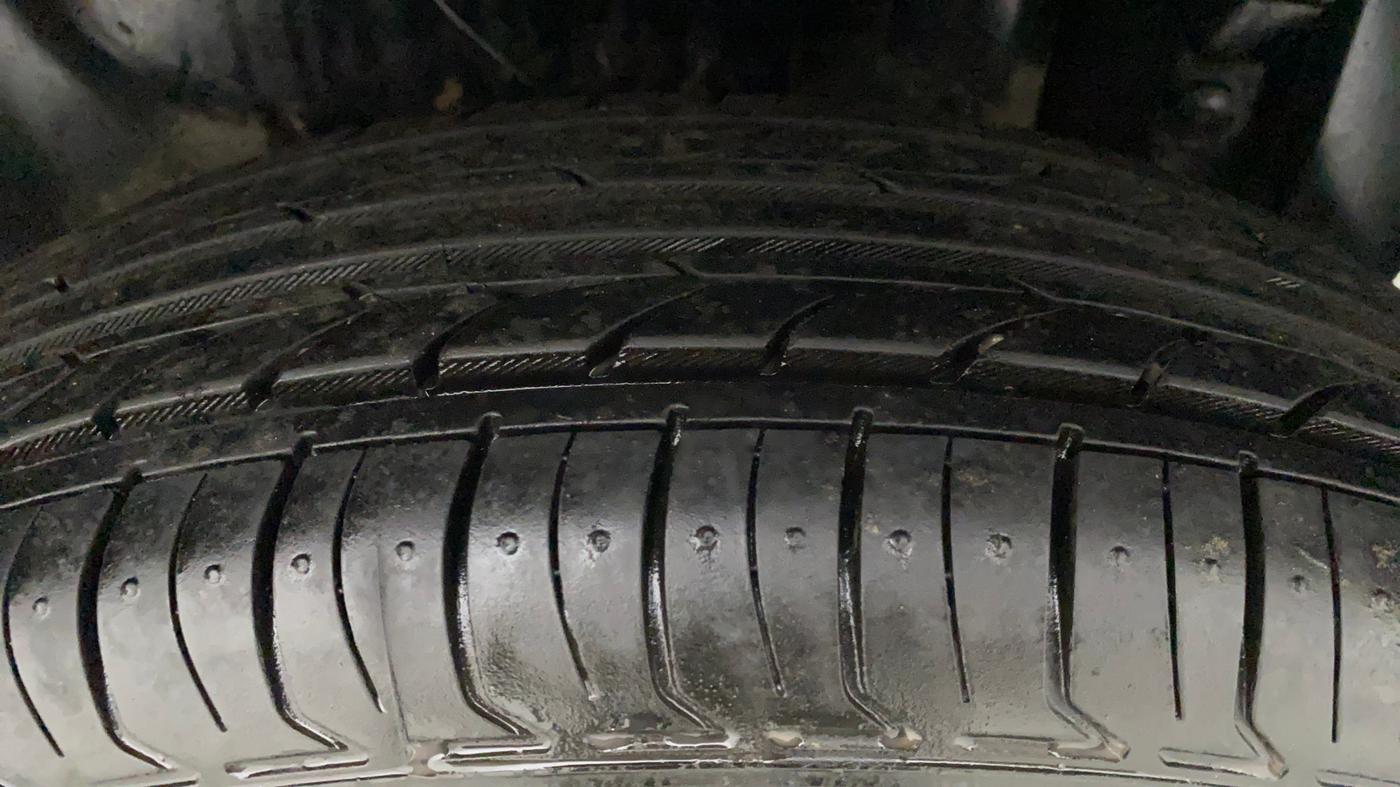 2014 Maruti Swift Dzire LXI, Petrol, Manual, 46,519 km, Left Rear Tyre Tread