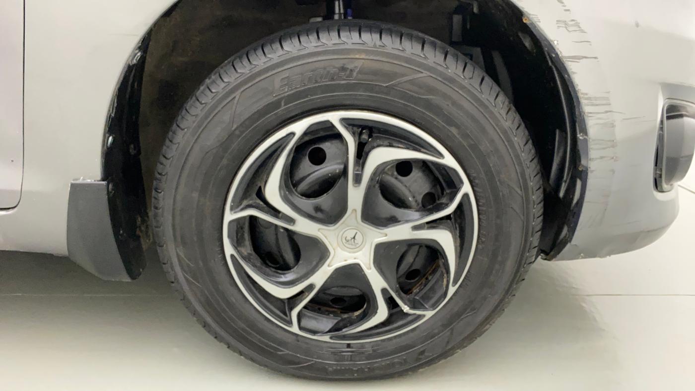 2014 Maruti Swift Dzire LXI, Petrol, Manual, 46,519 km, Right Front Wheel