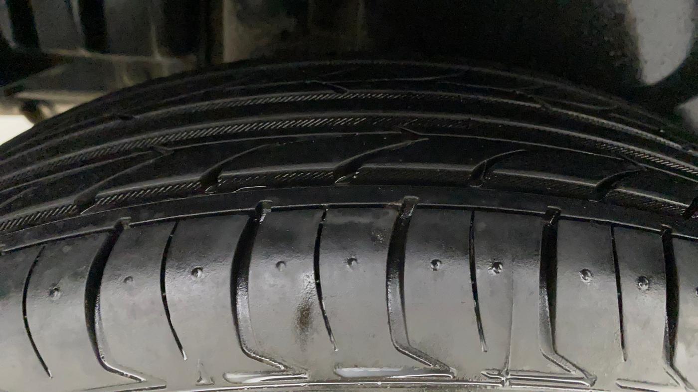 2014 Maruti Swift Dzire LXI, Petrol, Manual, 46,519 km, Right Rear Tyre Tread