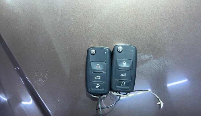 2016 Volkswagen Vento HIGHLINE 1.6 MPI, Petrol, Manual, 88,515 km, Key Close Up