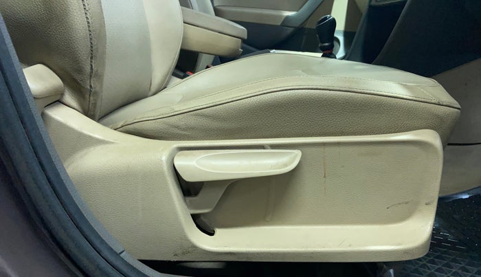 2016 Volkswagen Vento HIGHLINE 1.6 MPI, Petrol, Manual, 88,515 km, Driver Side Adjustment Panel